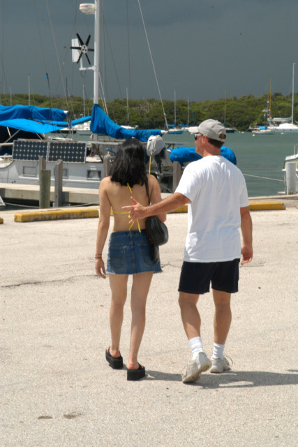 Schwarzhaariges Mädchen mit kleinen Titten bekommt ihren Arsch geplündert
 #68841939