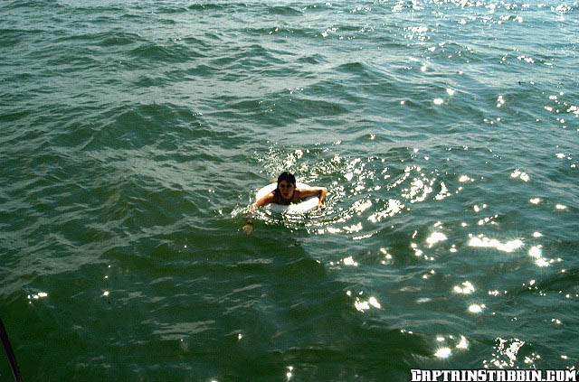 Schwarzhaariges Mädchen mit kleinen Titten bekommt ihren Arsch geplündert
 #68842068