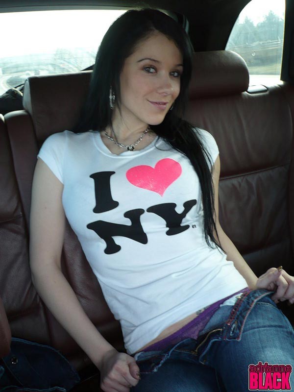 Pechugona turista ny adrianne black se desnuda en el asiento trasero
 #71447433