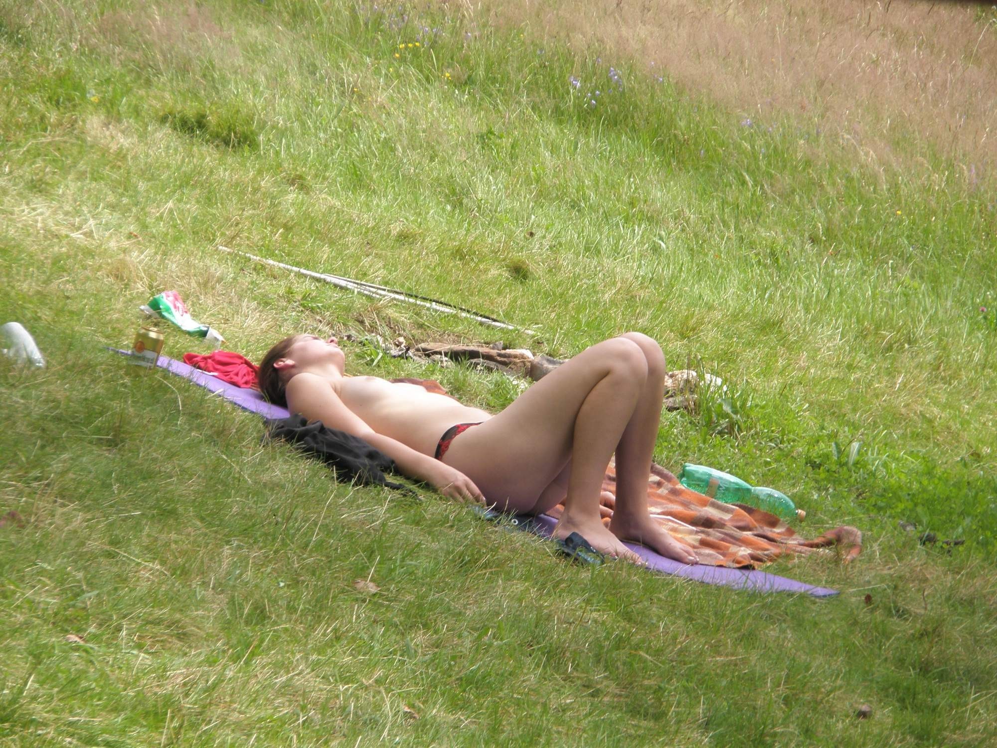 Spiaggia candida topless giovani spiaggia tette grandi tette in pubblico
 #67211876