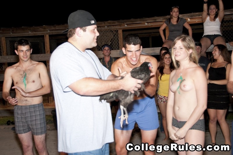 Hot College Schlafsaal Partei gehen wild in diesen heißen verdammt verrückt Bilder
 #79402890