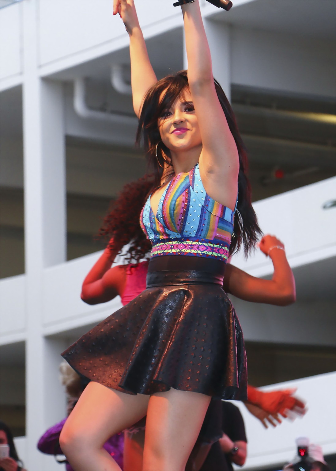 Becky g con escote y piernas en top y minifalda actuando en la pride
 #75161224
