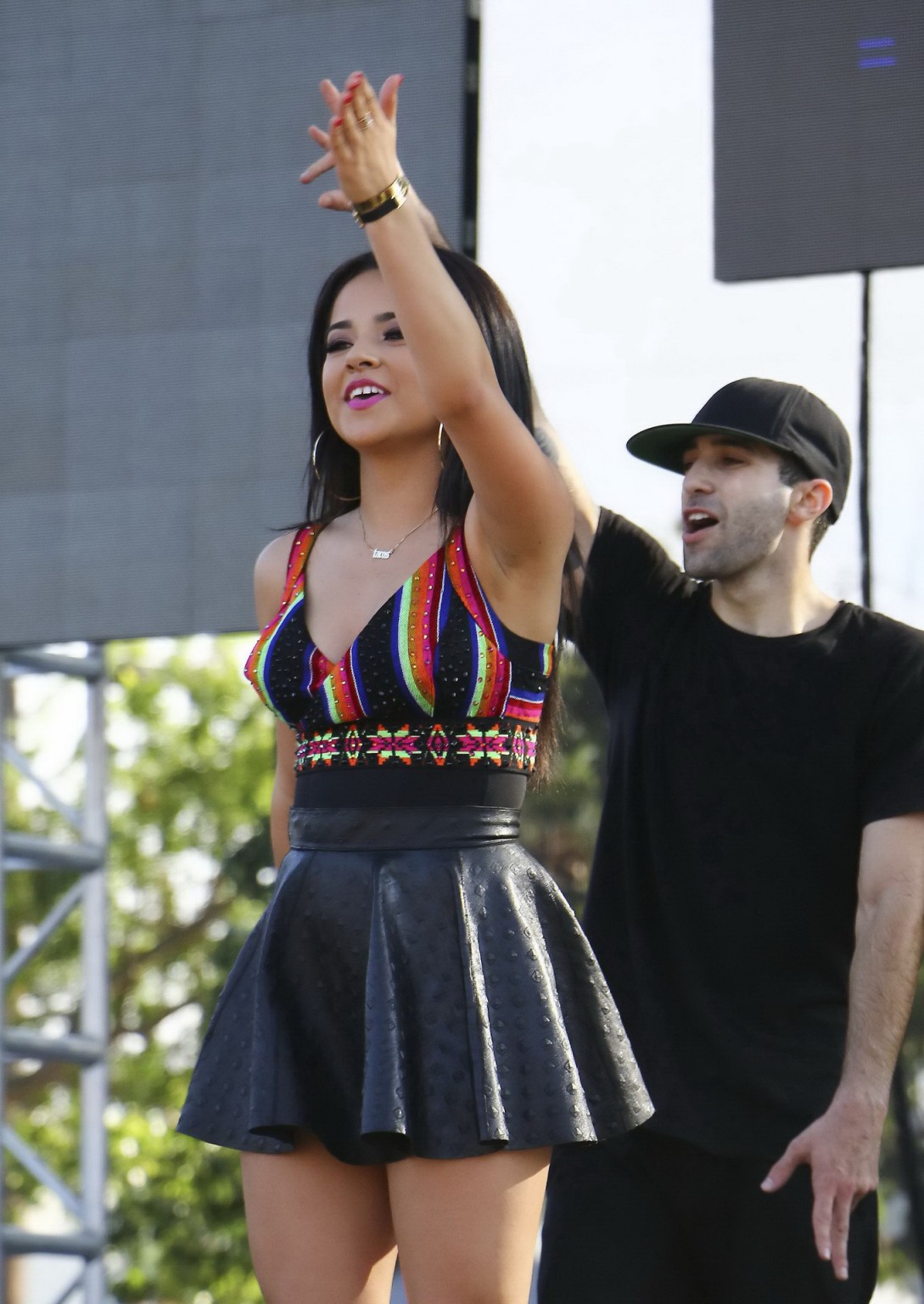 Becky g con escote y piernas en top y minifalda actuando en la pride
 #75161290