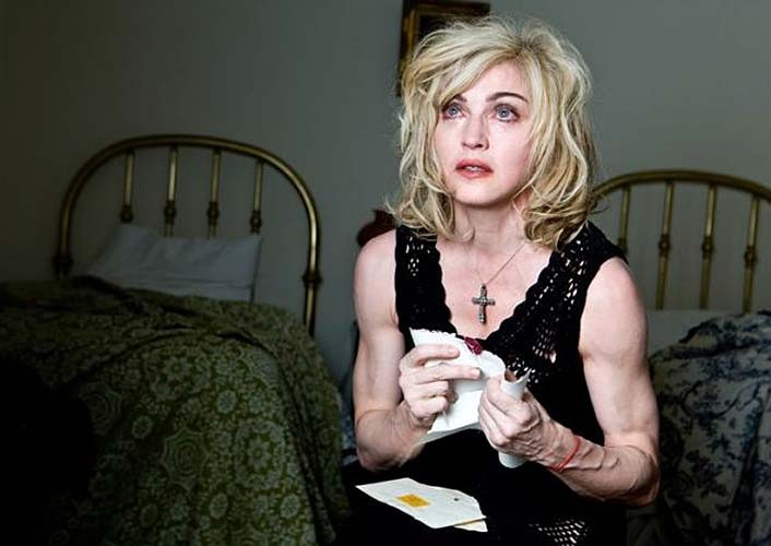 Madonna mostrando su sexy cuerpo desnudo y sus bonitas tetas en fotos privadas
 #75286009