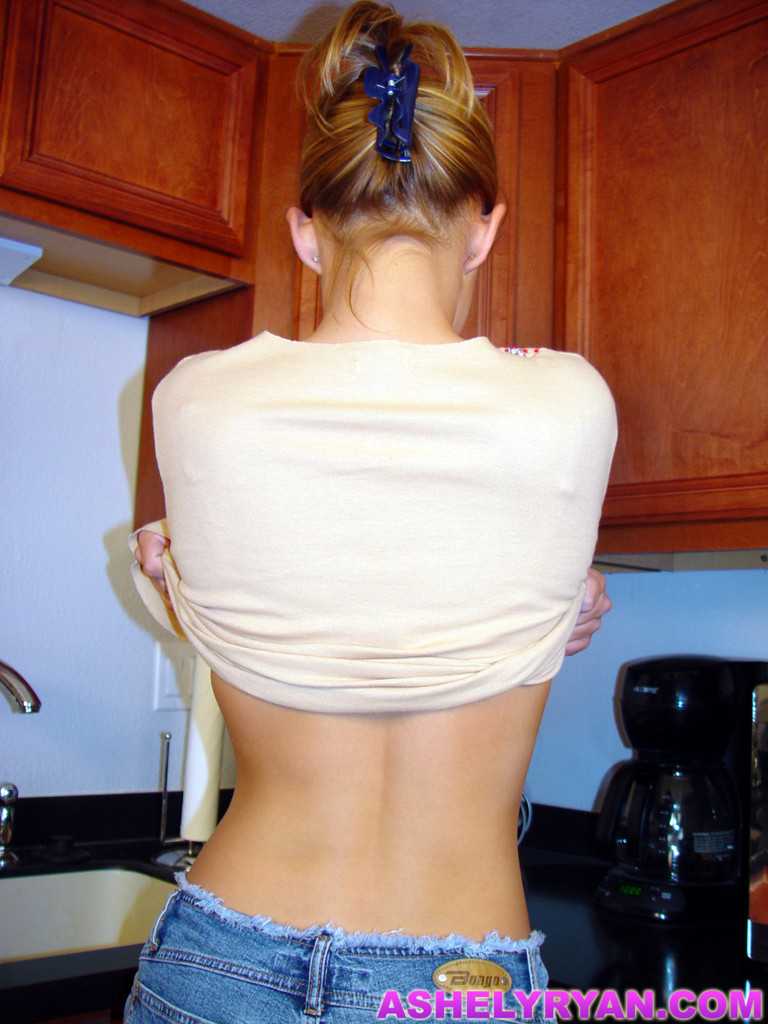 Tetas calientes en una rubia caliente
 #73964438