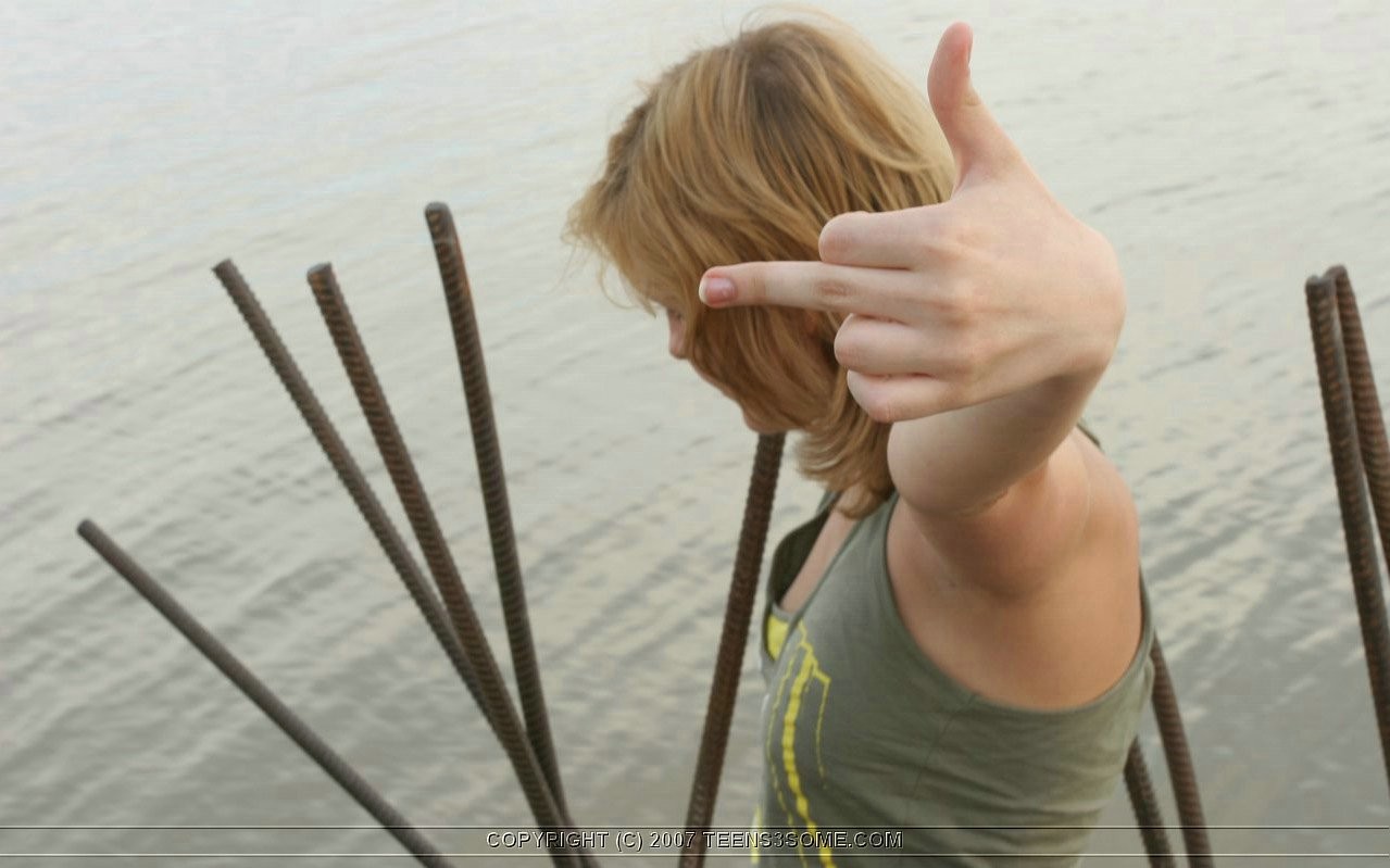 Teen gefickt auf einer Baustelle
 #74317957