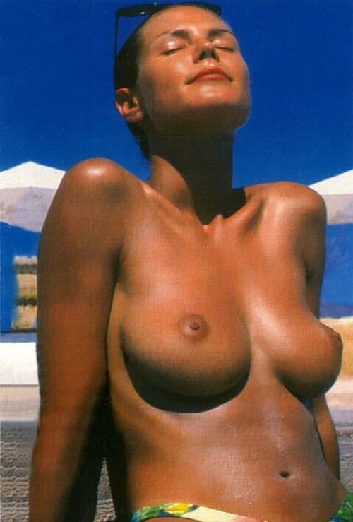 Heidi Klum showing her nice tits and playing in bikini #75419458