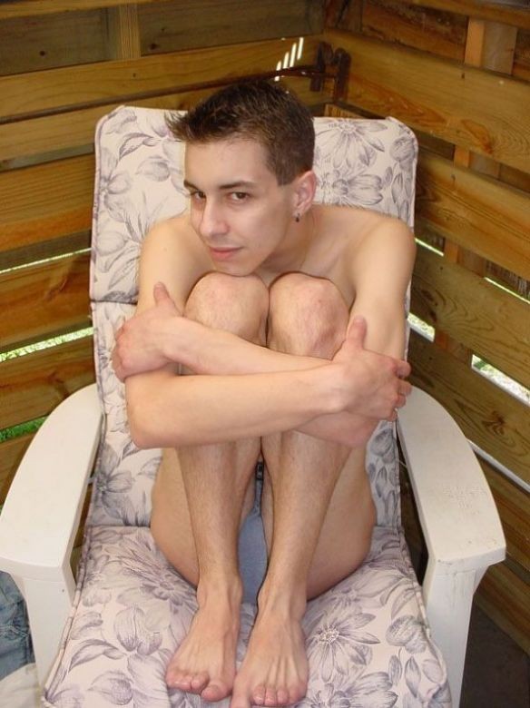 Un jovencito incauto muy tierno posando desnudo por primera vez
 #76996605