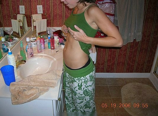 Fotos amateurs de la novia haciéndose la fuerte
 #68120550