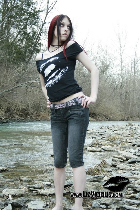 Gothic liz shows her tiny titties