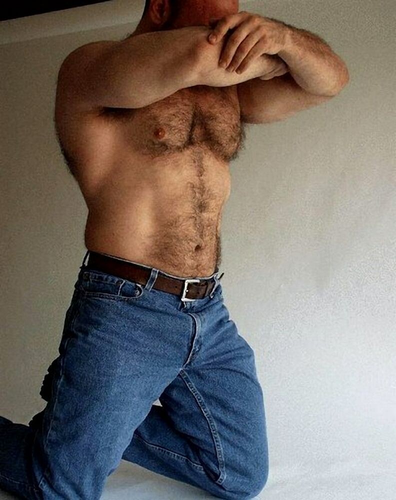 Peludo oso bfs posando y masturbándose polla galería 19
 #76921433