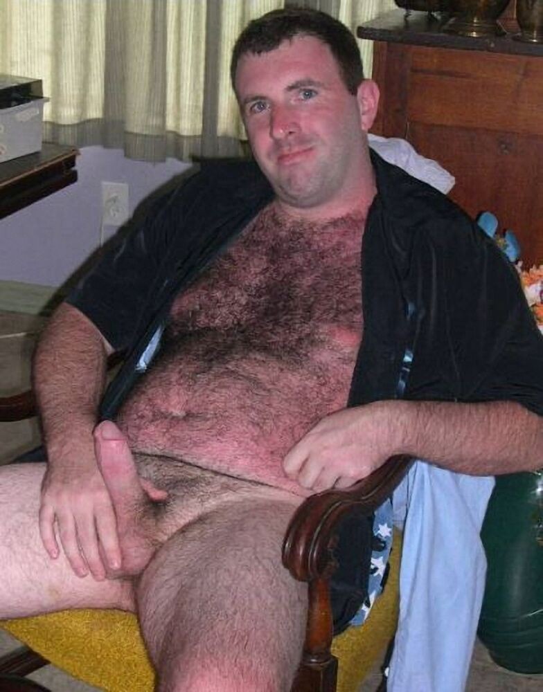 Peludo oso bfs posando y masturbándose polla galería 19
 #76921461