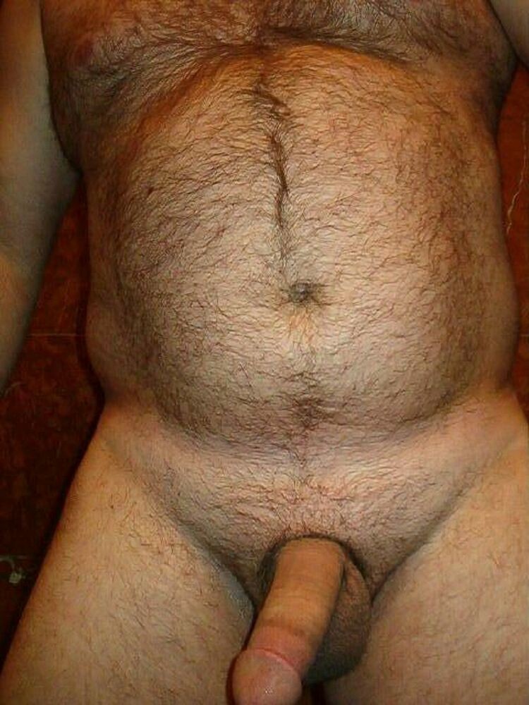 Peludo oso bfs posando y masturbándose polla galería 19
 #76921502