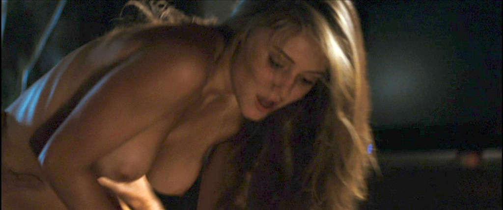 Julianna Guill che espone le sue belle grandi tette in nudo film caps
 #75347194