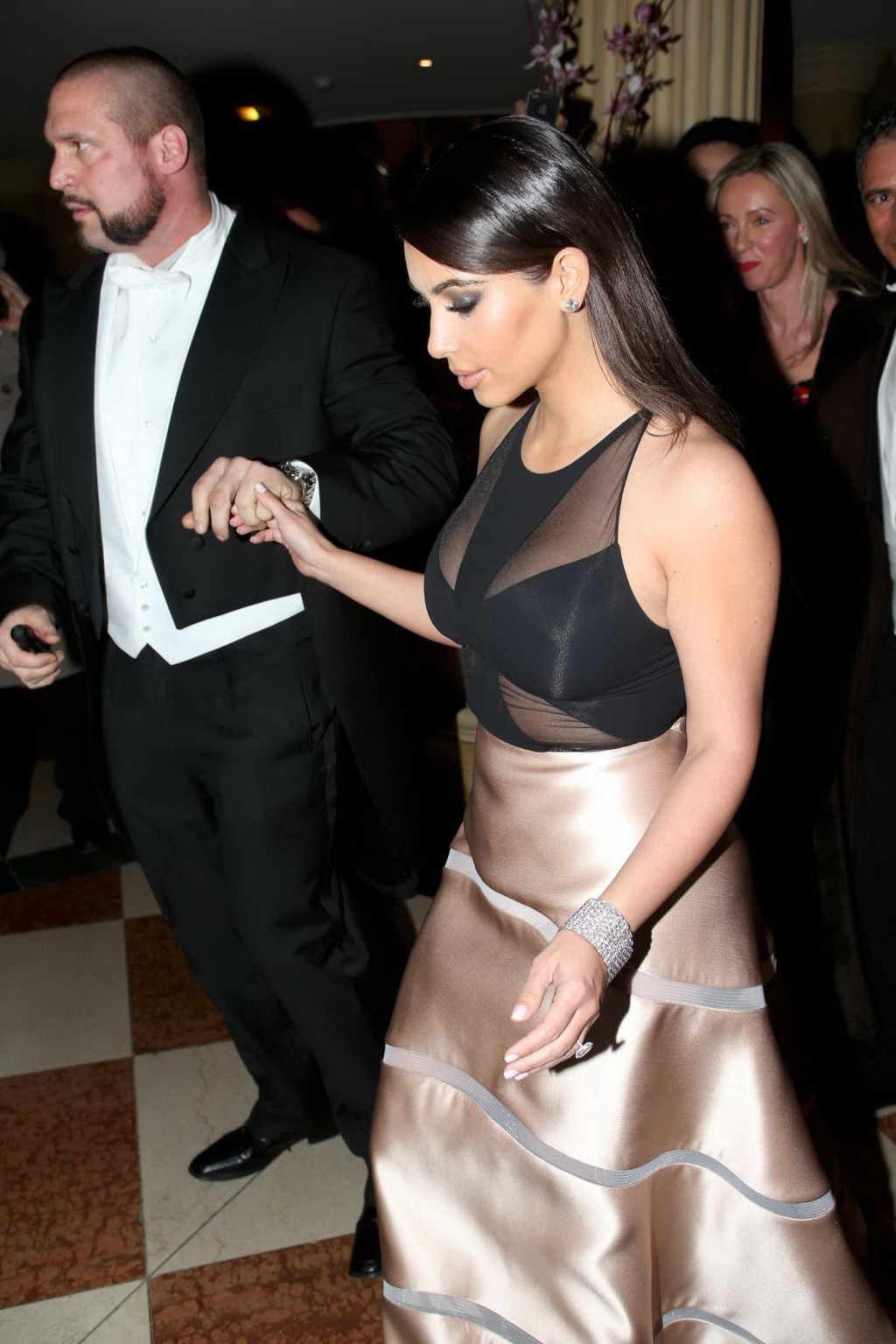 Kim Kardashian senza reggiseno con abito parzialmente trasparente al 58 wiener opernbal
 #75203108