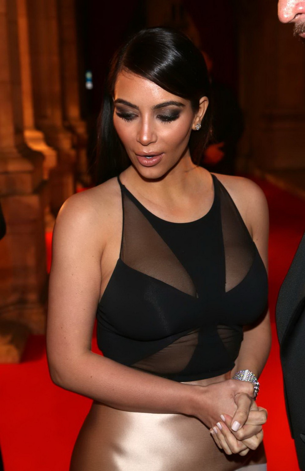 Kim kardashian sin sujetador con un vestido parcialmente transparente en el 58 wiener opernbal
 #75203137