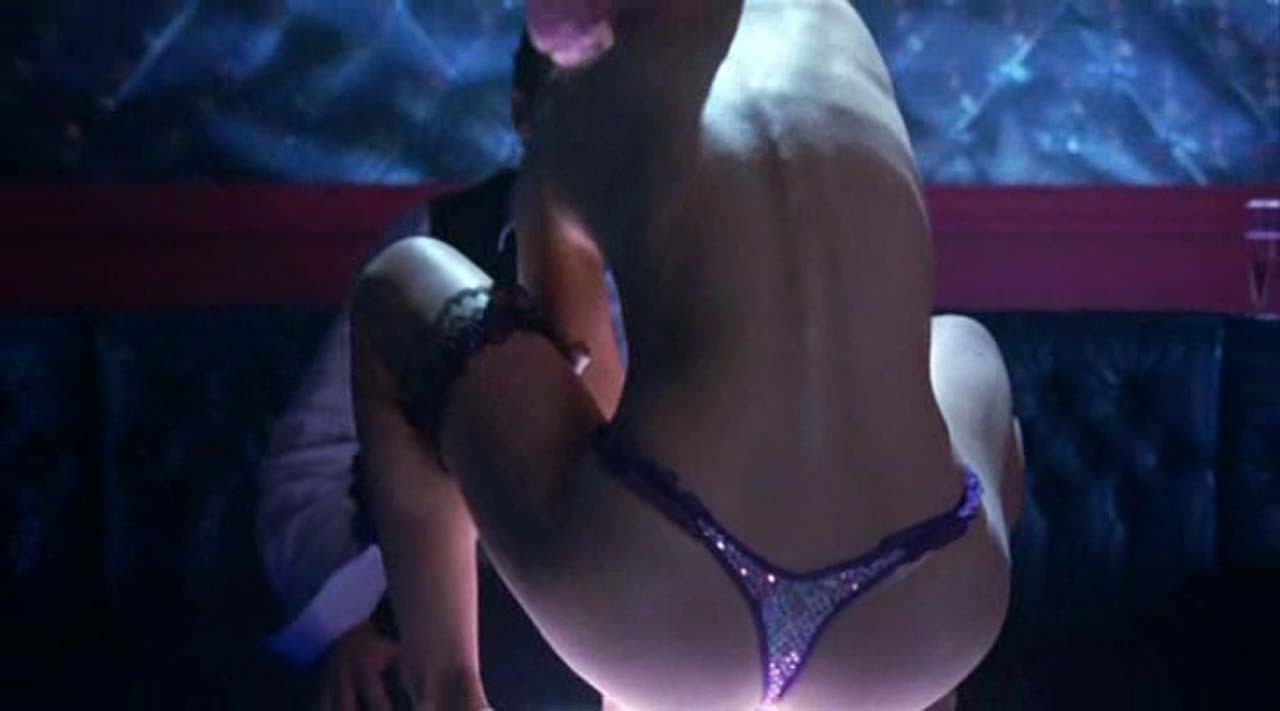 Natalie Portman che espone il corpo sexy del cazzo e il bel culo in perizoma
 #75311707