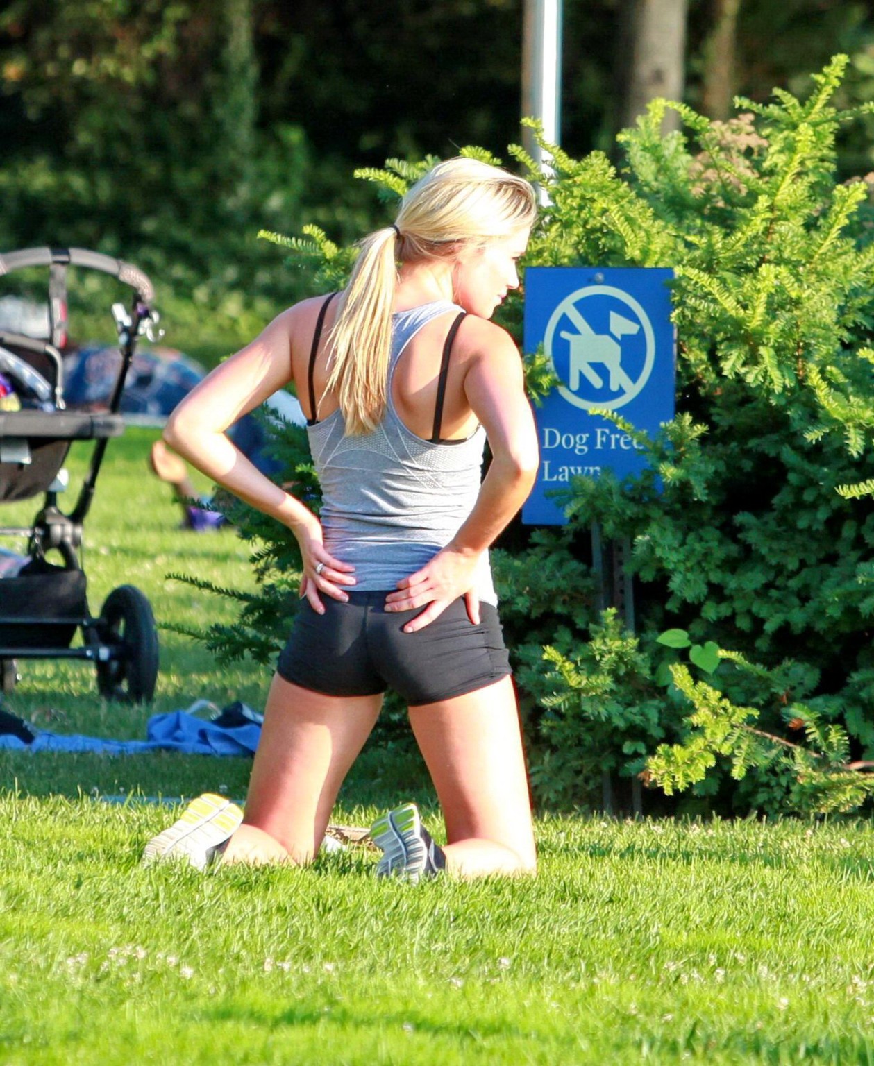 Katrina Bowden shows off her ass in tiny black shorts while stretching at Ben Jo #75189841