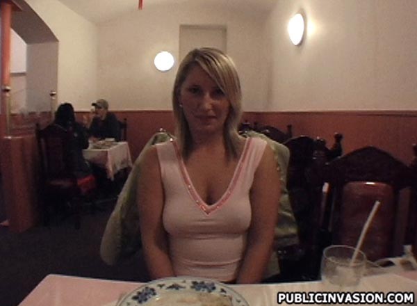 Sexo en el restaurante
 #78865958