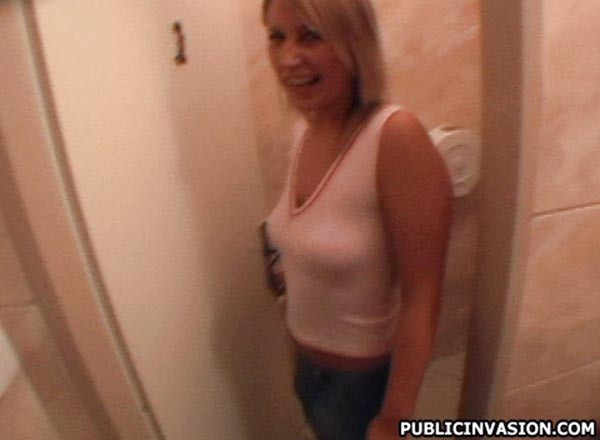 Sexo en el restaurante
 #78865977