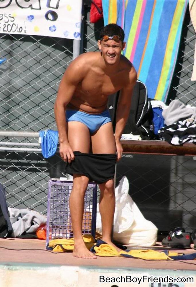 Chicos amateurs mostrando algo de piel posando en topless al aire libre
 #76944599