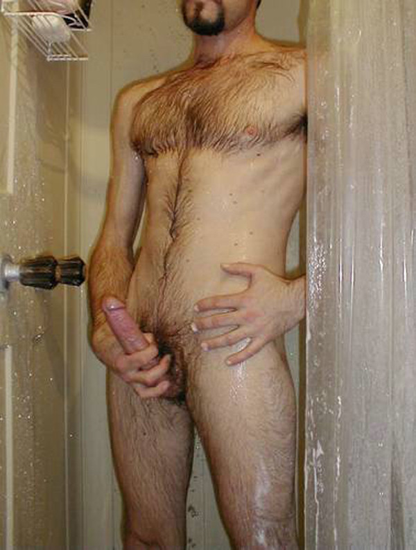 裸の男たちが自分の体を誇示している写真
 #76944701