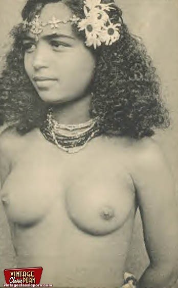Vintage schwarze Babes aus der ganzen Welt posieren nackt
 #78489005