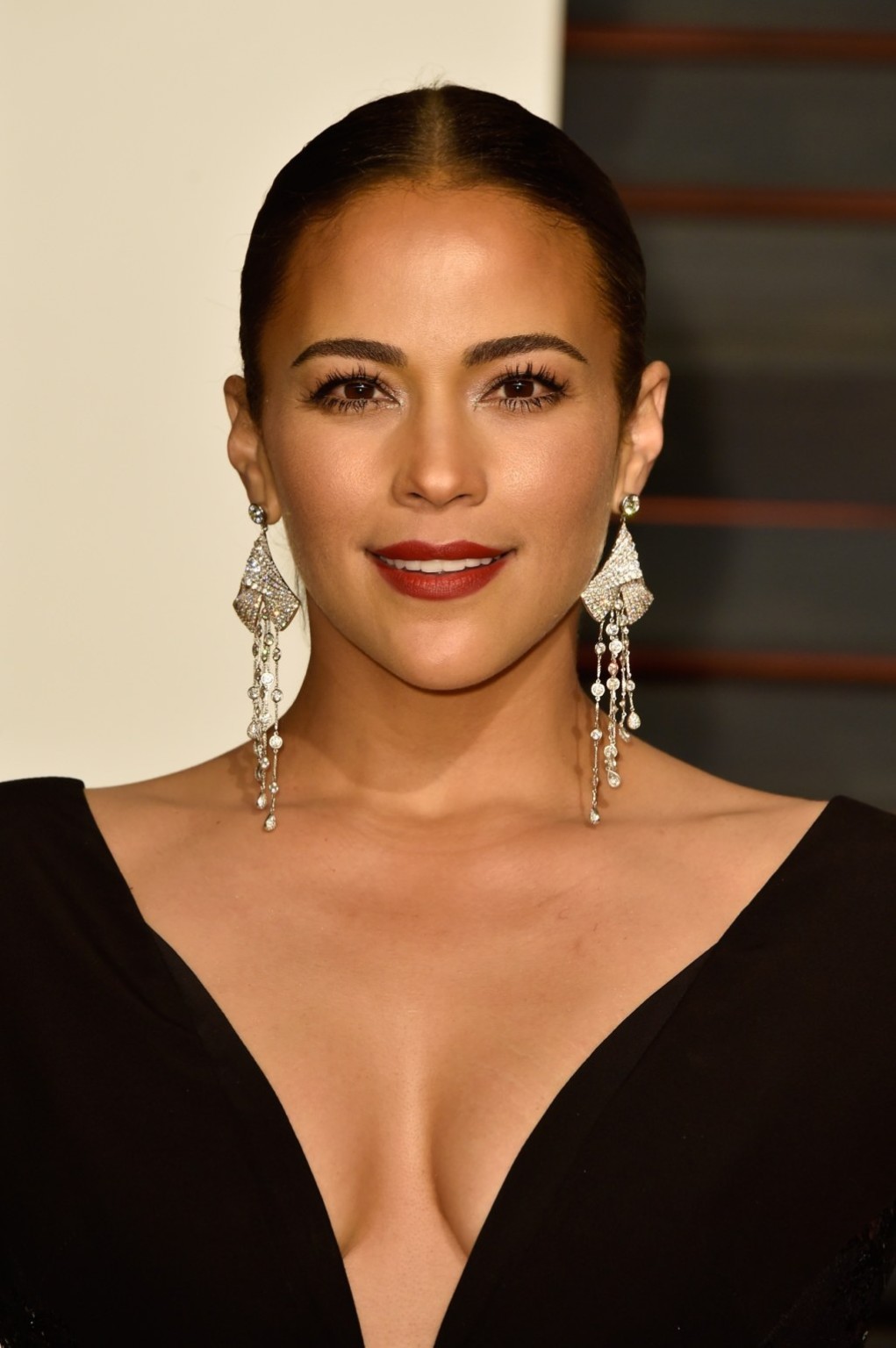 2015 Vanity Fair Oscar Party in Hollywで大きな胸の谷間を見せるPaula Patton
 #75171734