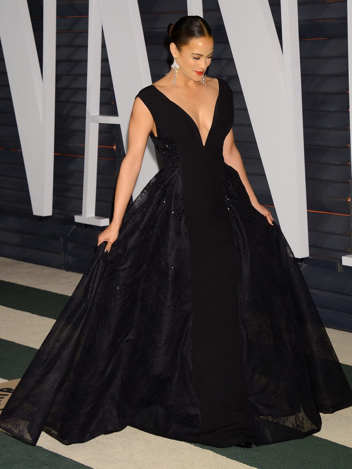 Paula patton montrant un énorme décolleté à la fête des oscars 2015 de vanity fair à hollyw.
 #75171753