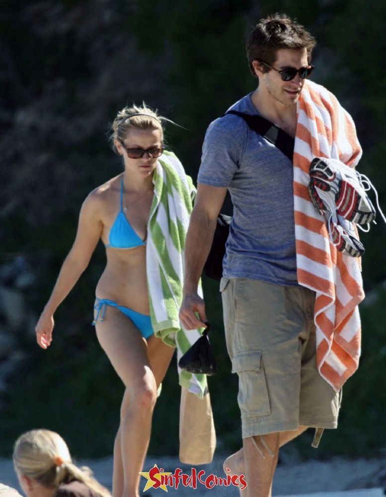 Schöne Reese Witherspoon wird in einem Bikini erwischt
 #75404179