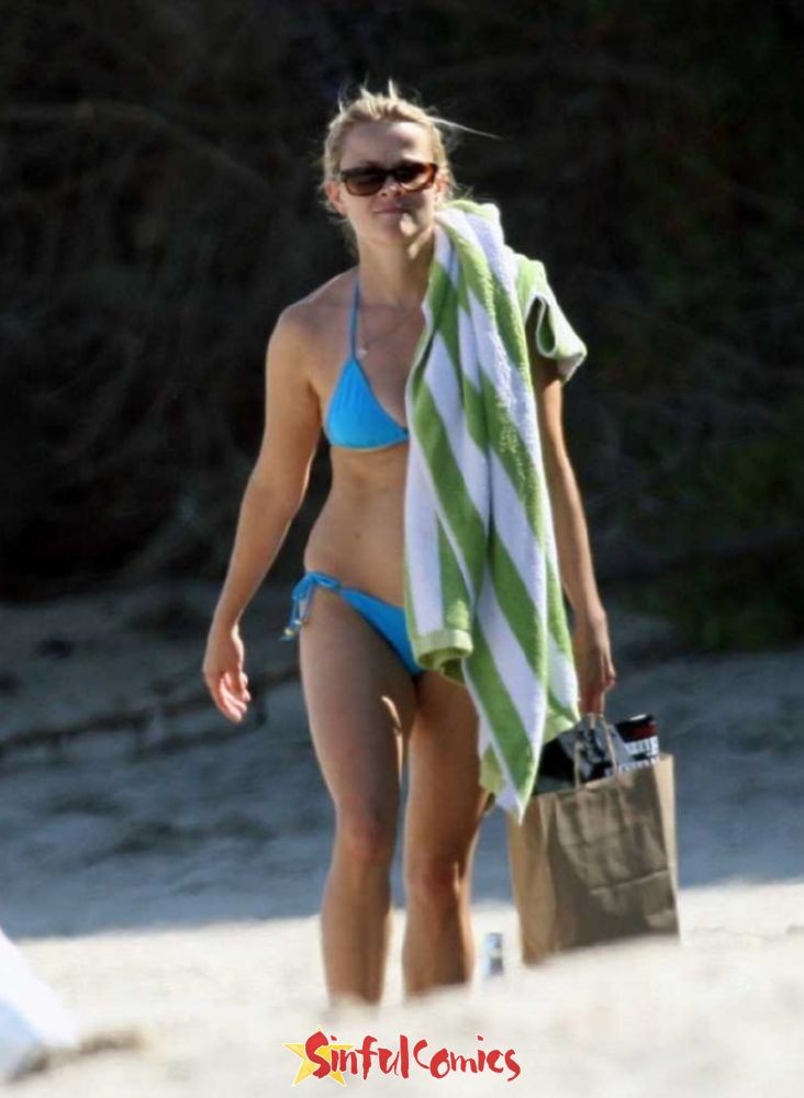 Beautiful Reese Witherspoon gets caught in a bikini #75404183