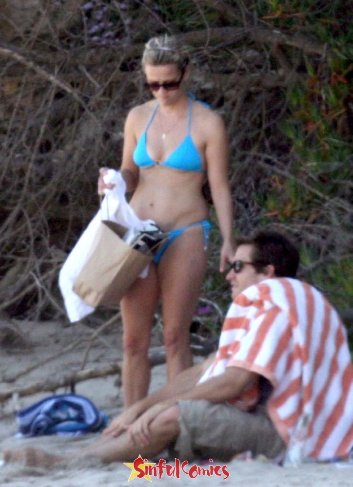 Schöne Reese Witherspoon wird in einem Bikini erwischt
 #75404196