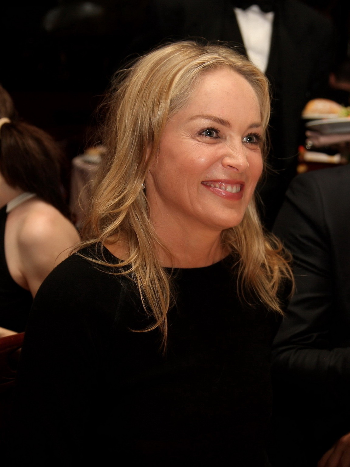 Sharon stone mostrando sus tetas en un top transparente en la noche de inspiración amfar #75258776