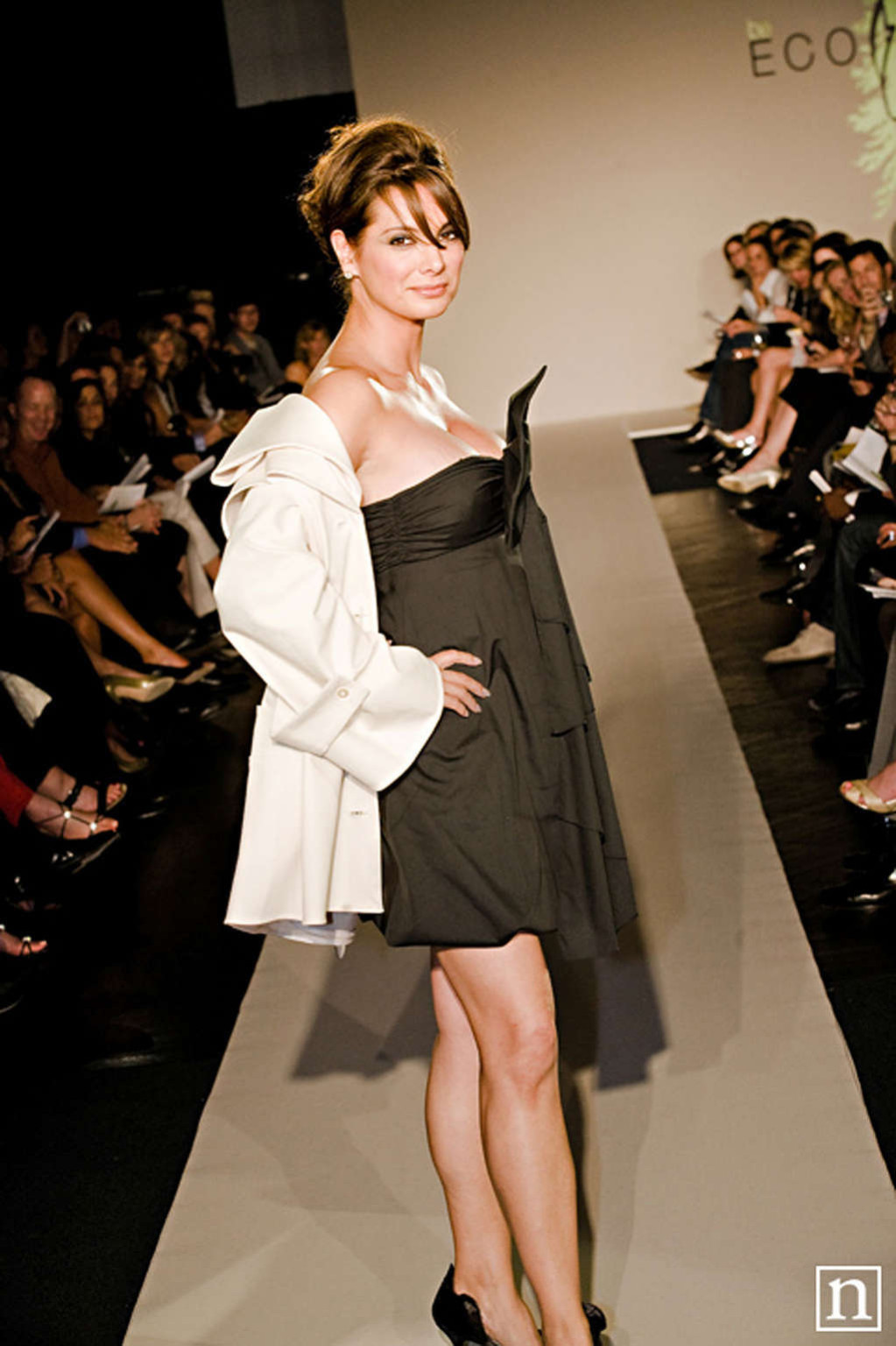 Alex meneses enthüllt ihre Muschi, ihren Arsch und ihre Titten
 #75345215