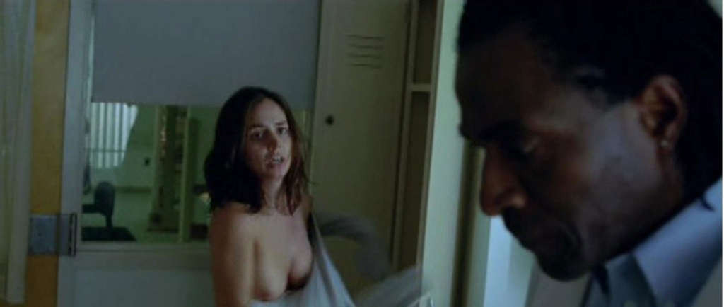 Eliza dushku entblößt ihre schönen Titten und tollen Beine im Minirock
 #75349700