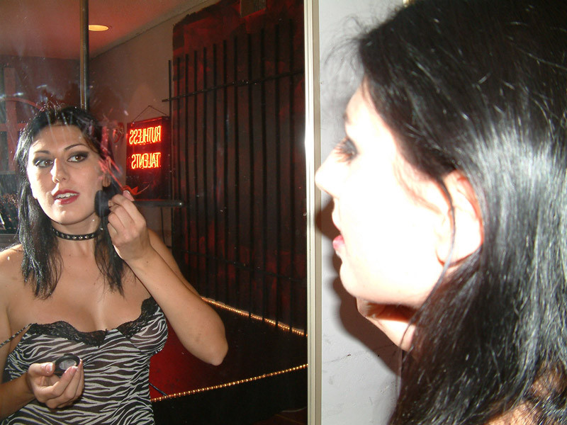 Nena caliente disfruta de un dedo caliente de mierda
 #78193114