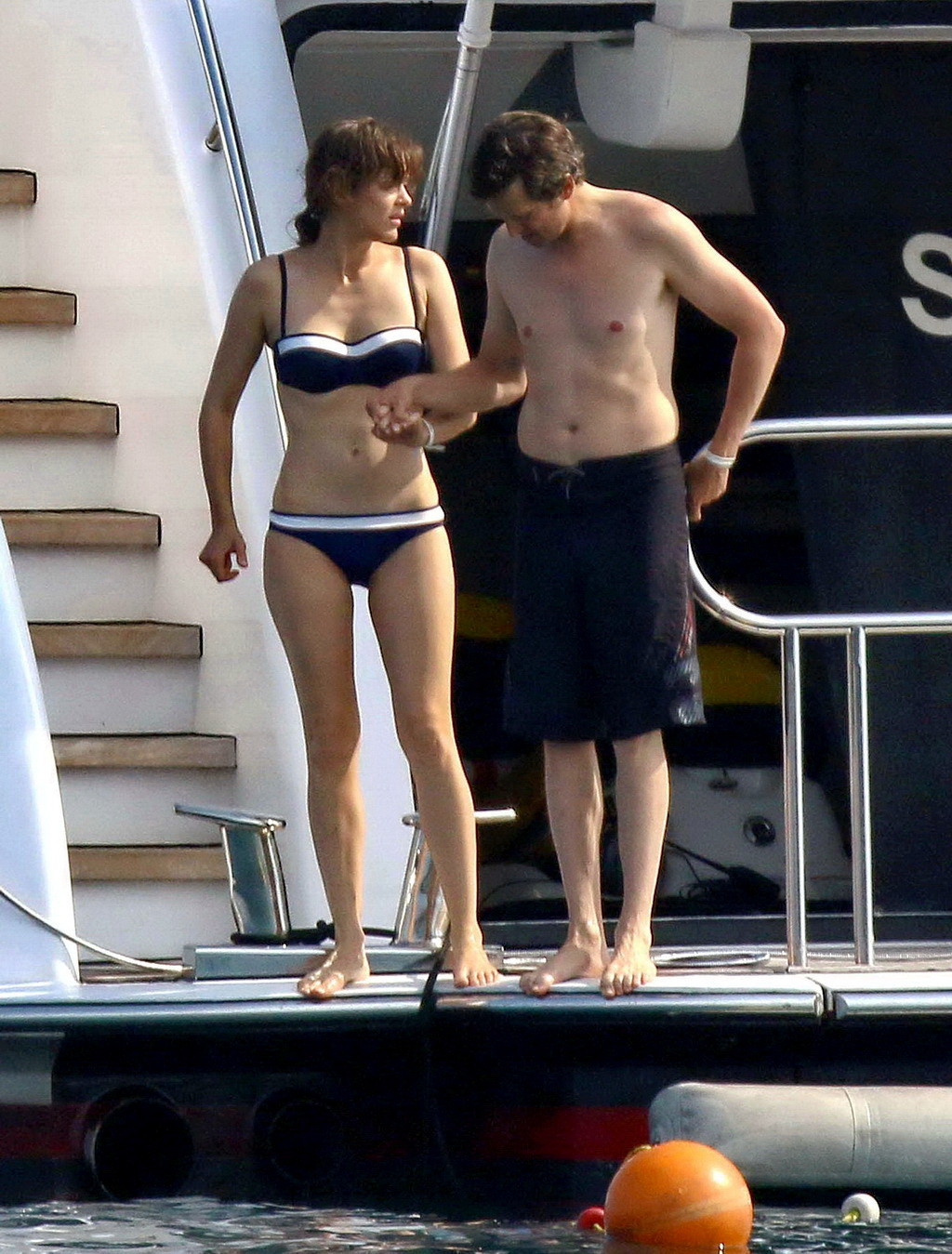 Marion Cotillard beim Paddelboarding im knappen Bikini
 #75188339