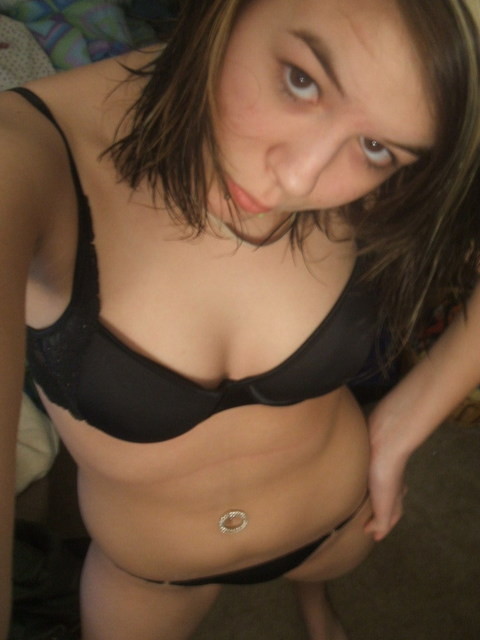 Varias jóvenes calientes en bikini autofoto
 #68184573