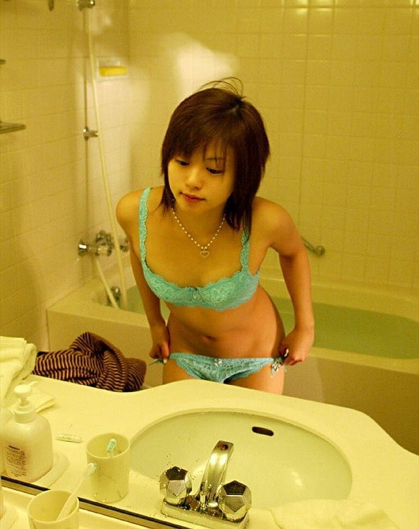 Hitomi Hayasaka asian teen takes bath and shows her tits #69825184