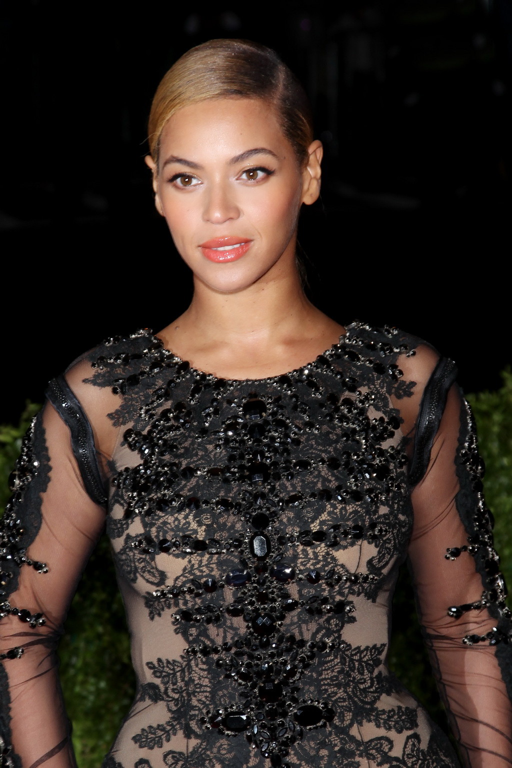 Beyonce knowles tetona y enseñando el culo en vestido c-thru a pelo en metropoli
 #75263801