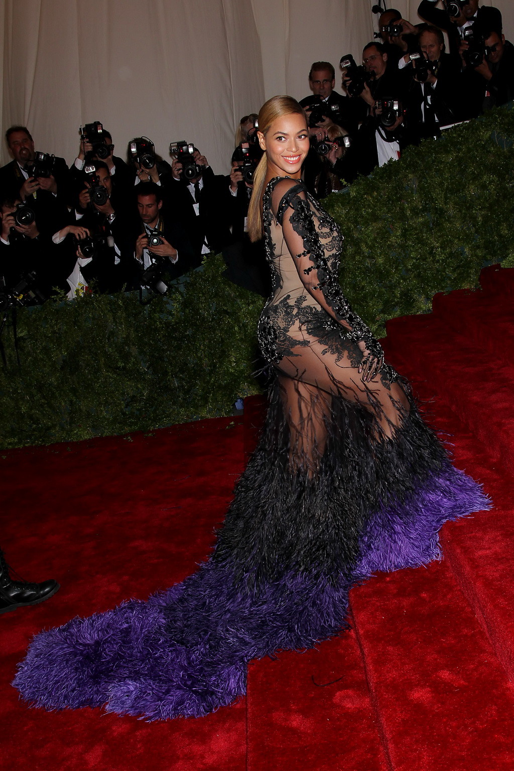 Beyonce knowles tetona y enseñando el culo en vestido c-thru a pelo en metropoli
 #75263840