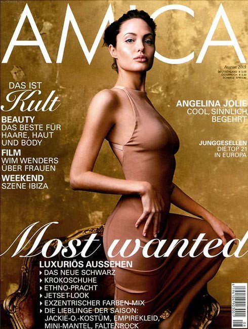 Angelina Jolie figa bagnata e tette nude
 #75425832