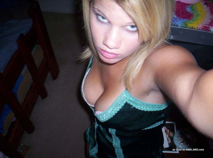 Pictures of a big-tittied self-shooting hottie #75720372