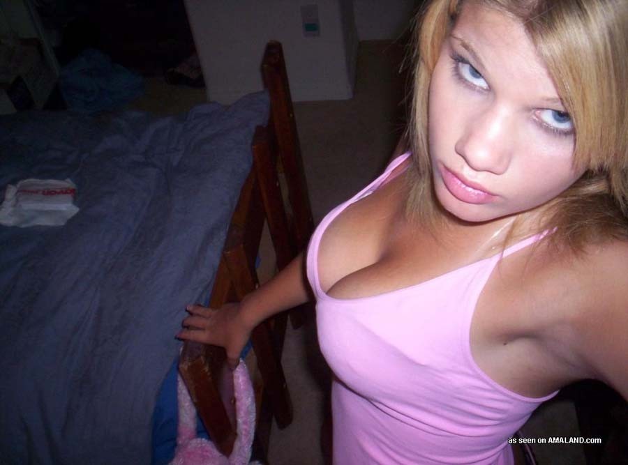 Pictures of a big-tittied self-shooting hottie #75720391