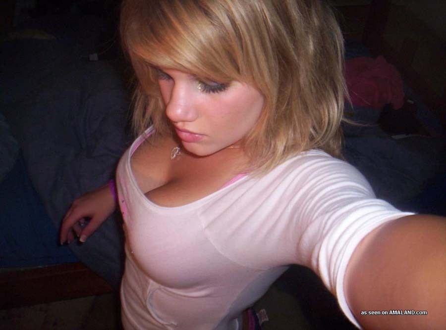 Pictures of a big-tittied self-shooting hottie #75720407