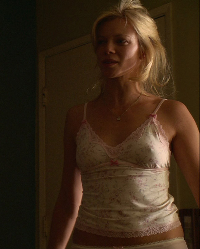 Amy smart montrant ses seins nus parfaits et pétillants
 #75397221