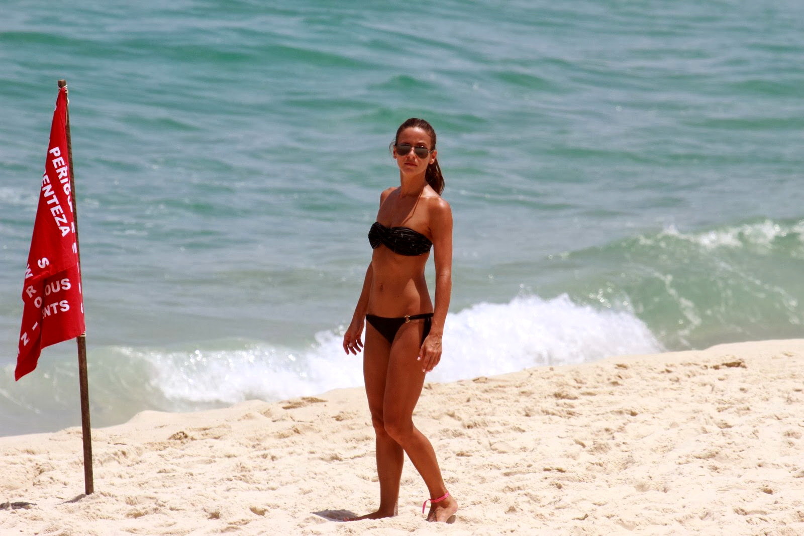 Fernanda de Freitas showing off her bikini body on the beach in Barra da Tijuca, #75214244