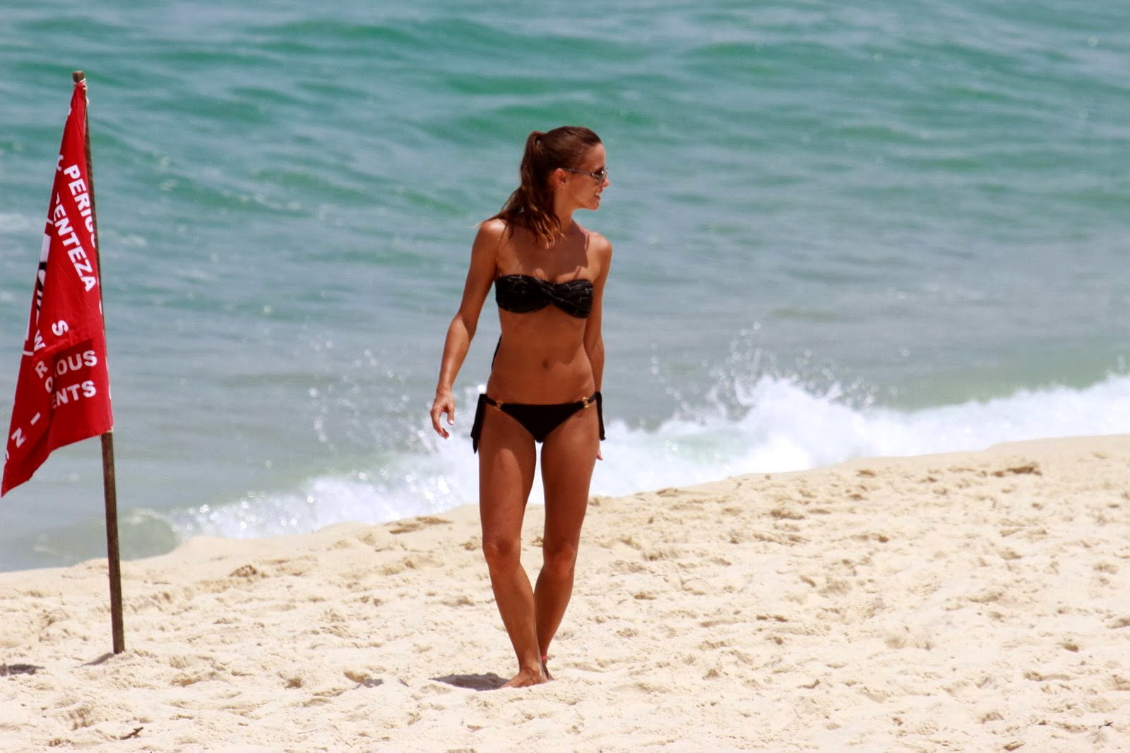 Fernanda de Freitas showing off her bikini body on the beach in Barra da Tijuca, #75214251