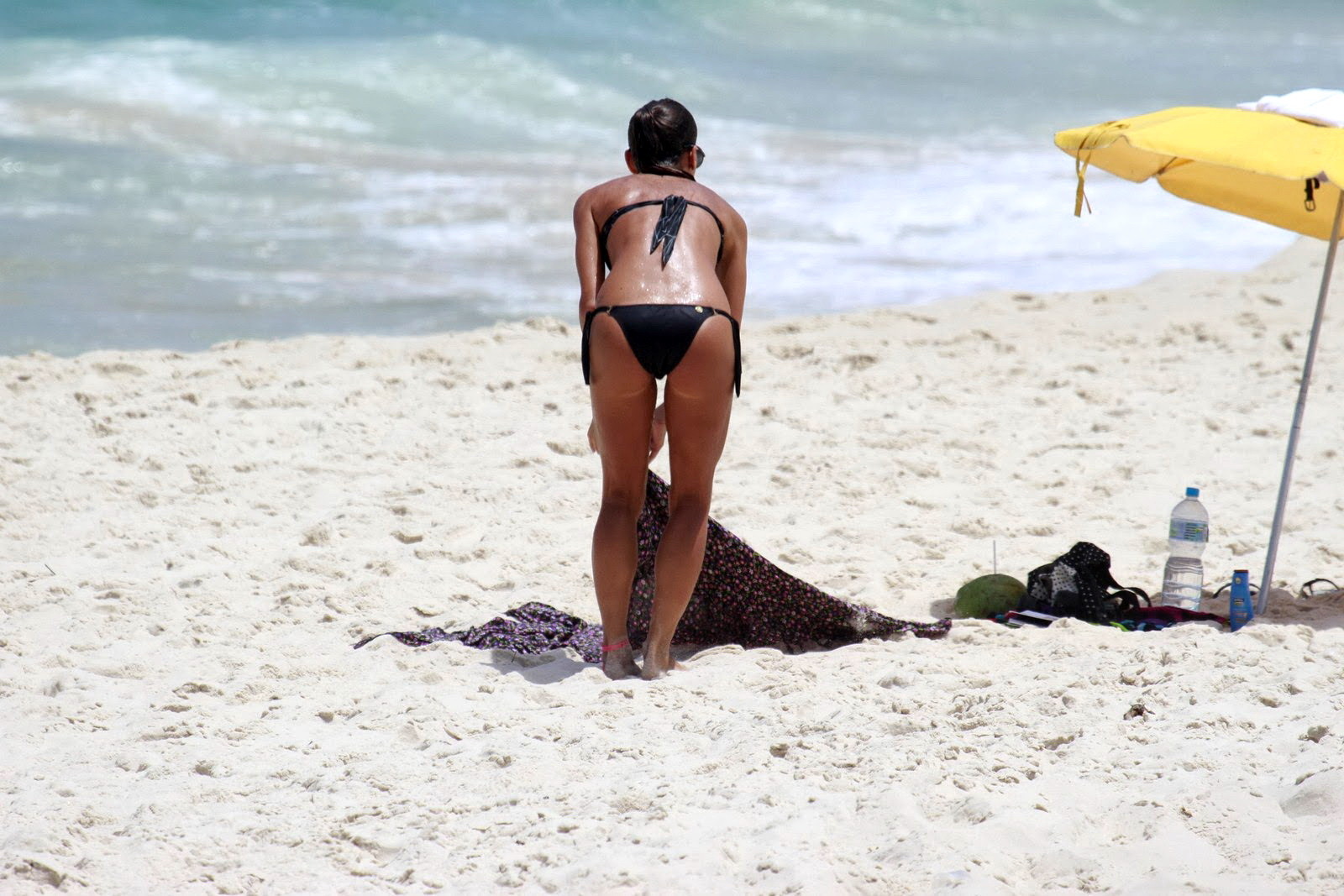 Fernanda de Freitas showing off her bikini body on the beach in Barra da Tijuca, #75214291