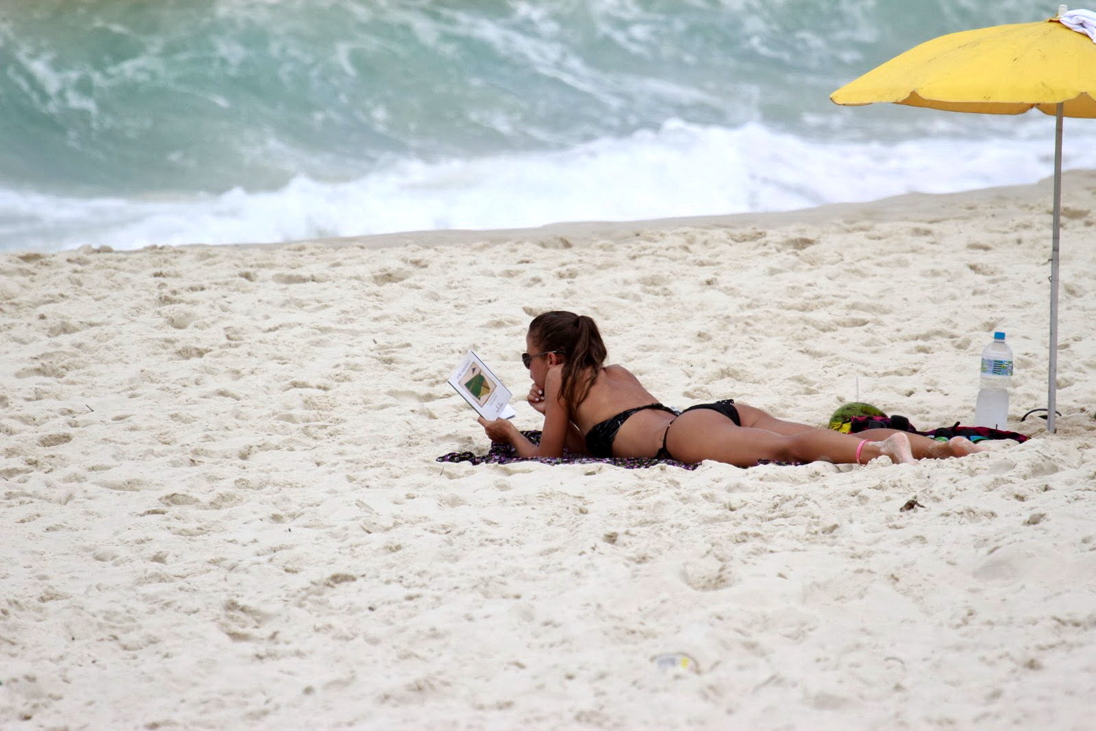 Fernanda de Freitas showing off her bikini body on the beach in Barra da Tijuca, #75214298